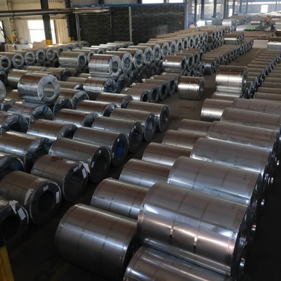 Regelmäßiger Flitter JIS galvanisierte warm gewalzten Stahl des Stahl-610mm in den Spulen